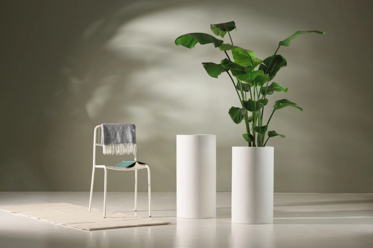 Nowoczesne donice tarasowe Monumo Alto białe